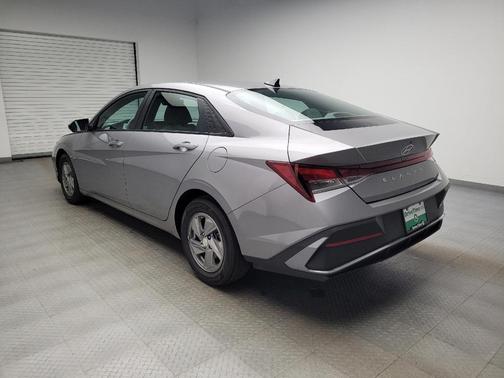 Gray 2025 Hyundai ELANTRA SE