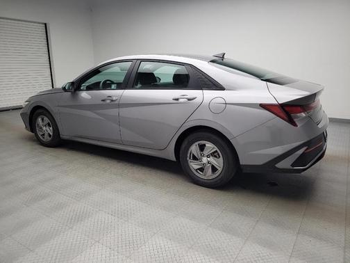 Gray 2025 Hyundai ELANTRA SE