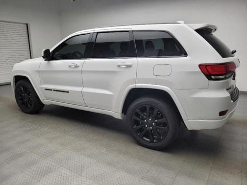 White 2022 Jeep Grand Cherokee Laredo
