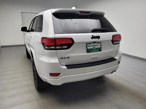 White 2022 Jeep Grand Cherokee Laredo