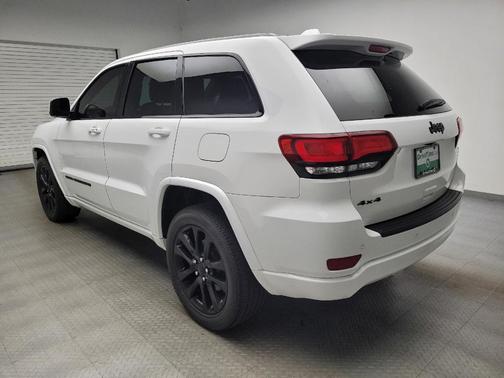 White 2022 Jeep Grand Cherokee Laredo