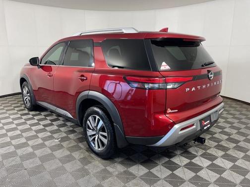 2022 Nissan Pathfinder SL 4WD