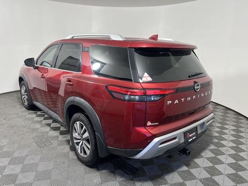 2022 Nissan Pathfinder SL 4WD