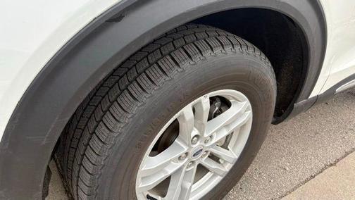 White Metallic 2024 Ford Explorer XLT