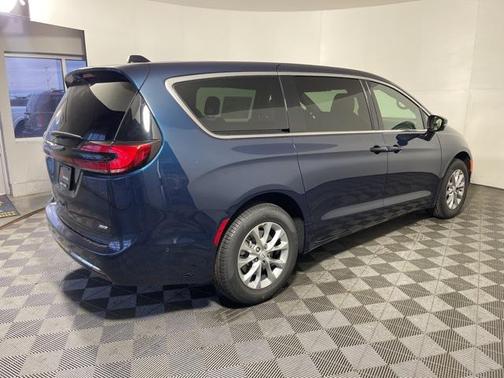 2025 Chrysler Pacifica L