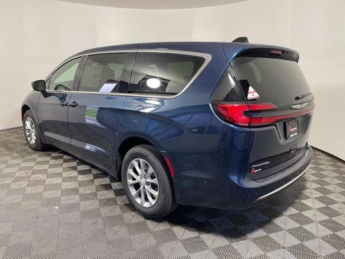 2025 Chrysler Pacifica L
