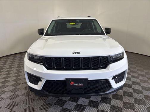 Bright White Clearcoat 2024 Jeep Grand Cherokee Limited