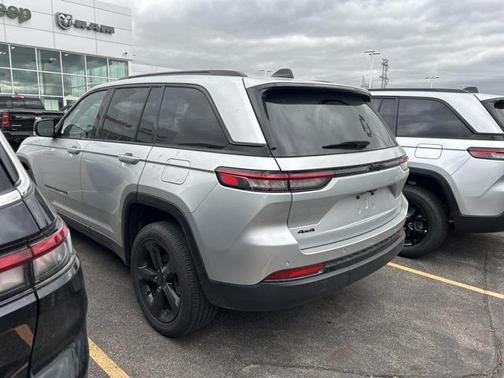 2022 Jeep Grand Cherokee Altitude