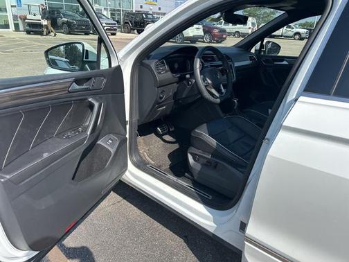 2022 Volkswagen Tiguan 2.0T SEL R-Line 4MOTION