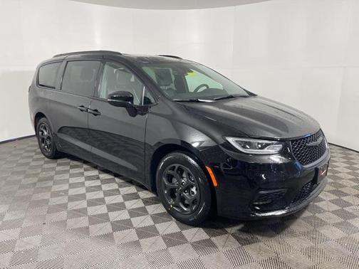 2025 Chrysler Pacifica Hybrid Premium S Appearance Pkg