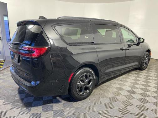 2025 Chrysler Pacifica Hybrid Premium S Appearance Pkg