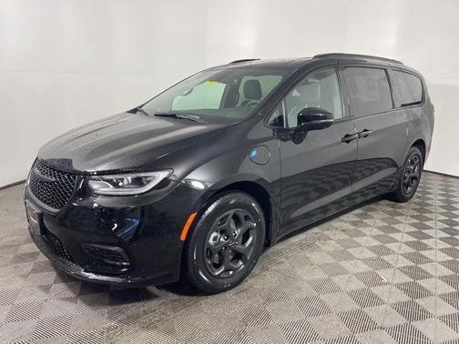 2025 Chrysler Pacifica Hybrid Premium S Appearance Pkg