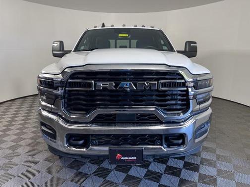 2025 RAM 2500 Tradesman Crew Cab 4x4 6'4' Box
