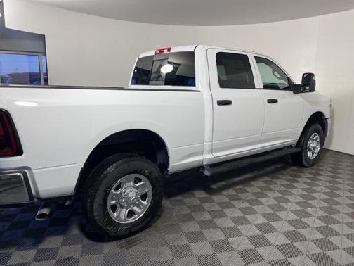 2025 RAM 2500 Tradesman Crew Cab 4x4 6'4' Box