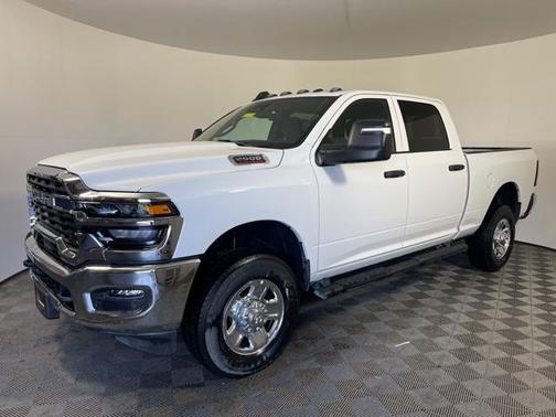 2025 RAM 2500 Tradesman Crew Cab 4x4 6'4' Box