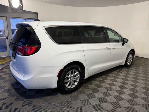 Bright White Clear-Coat Exterior Paint 2026 Chrysler Voyager LX