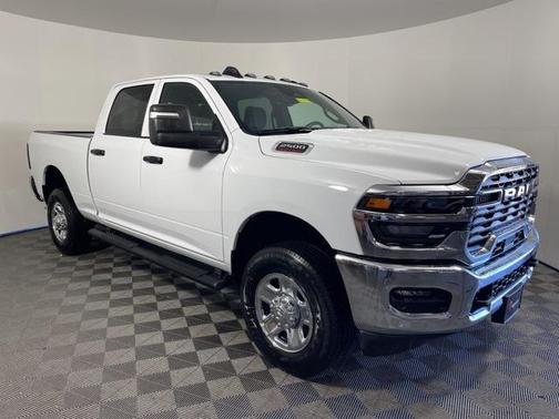 2025 RAM 2500 Tradesman Crew Cab 4x4 6'4' Box