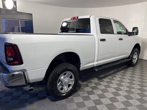 2025 RAM 2500 Tradesman Crew Cab 4x4 6'4' Box