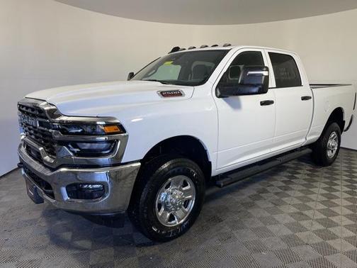 2025 RAM 2500 Tradesman Crew Cab 4x4 6'4' Box
