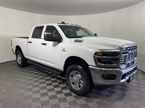 2025 RAM 3500 Tradesman Crew Cab 4x4 6'4' Box