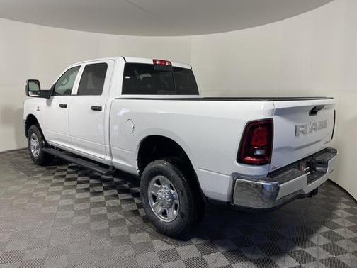 2025 RAM 3500 Tradesman Crew Cab 4x4 6'4' Box
