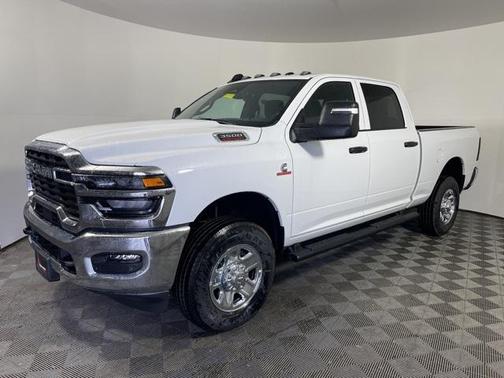2025 RAM 3500 Tradesman Crew Cab 4x4 6'4' Box