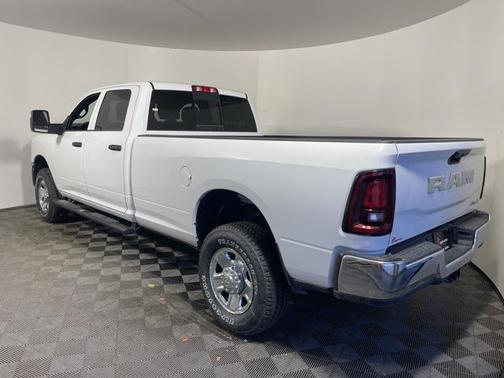 2025 RAM 2500 Tradesman Crew Cab 4x4 8' Box