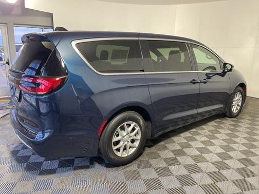 2025 Chrysler Pacifica L