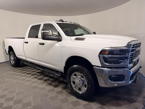 2026 RAM 2500 Tradesman Crew Cab 4x4 8' Box
