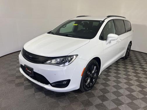 2020 Chrysler Pacifica Touring