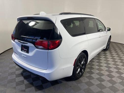 2020 Chrysler Pacifica Touring