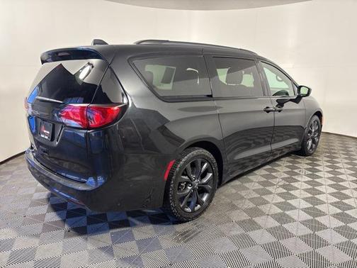 2020 Chrysler Pacifica Touring-L Plus