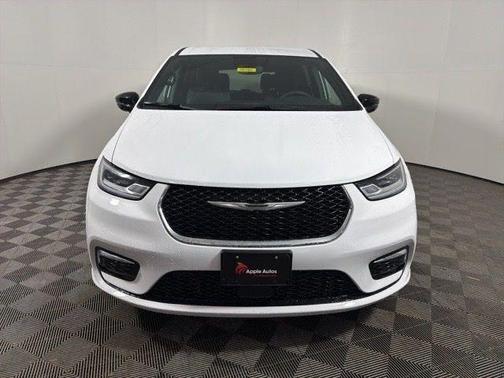 Bright White Clear-Coat Exterior Paint 2026 Chrysler Pacifica L