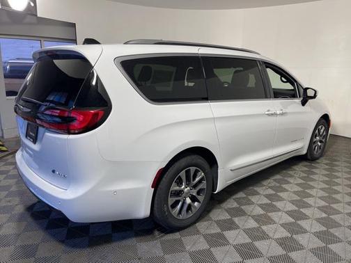 2025 Chrysler Pacifica L