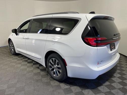 2025 Chrysler Pacifica L