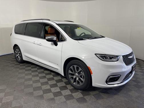 2025 Chrysler Pacifica L