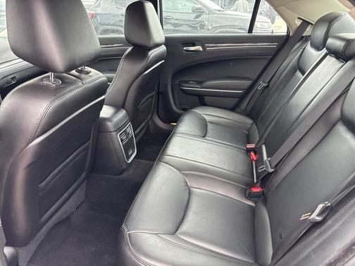 2022 Chrysler 300 Touring