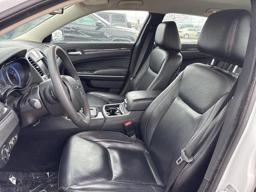 2022 Chrysler 300 Touring