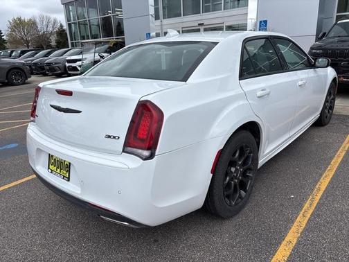 2022 Chrysler 300 Touring
