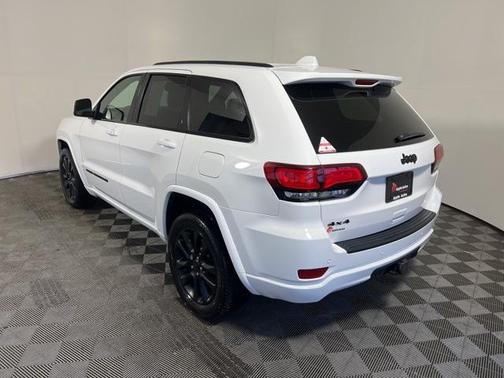 2022 Jeep Grand Cherokee Laredo