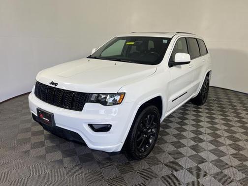 2022 Jeep Grand Cherokee Laredo