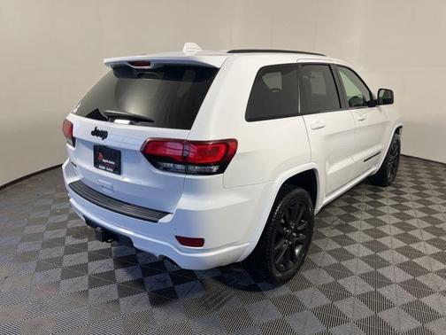 2022 Jeep Grand Cherokee Laredo
