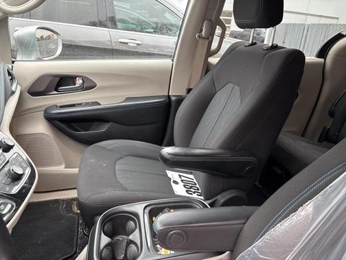 2021 Chrysler Pacifica Touring AWD