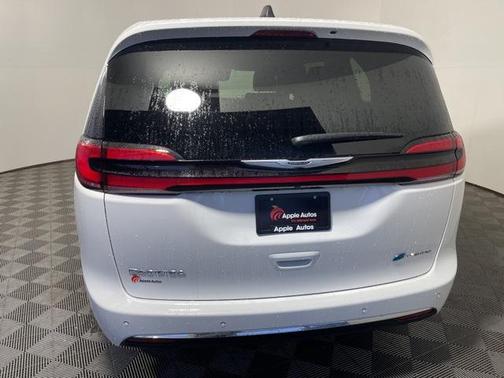 2025 Chrysler Pacifica Hybrid Select