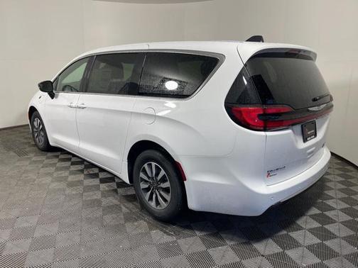2025 Chrysler Pacifica Hybrid Select