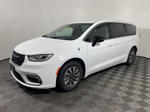 2025 Chrysler Pacifica Hybrid Select