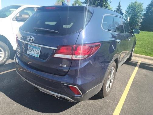 2017 Hyundai SANTA FE SE