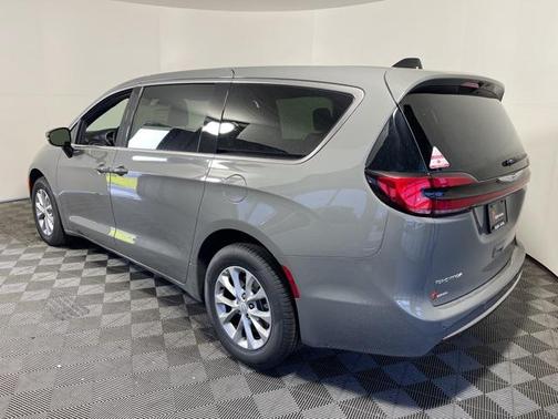 2025 Chrysler Pacifica L
