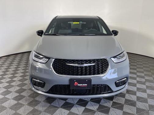 2025 Chrysler Pacifica L
