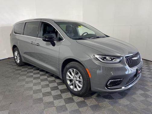 2025 Chrysler Pacifica L